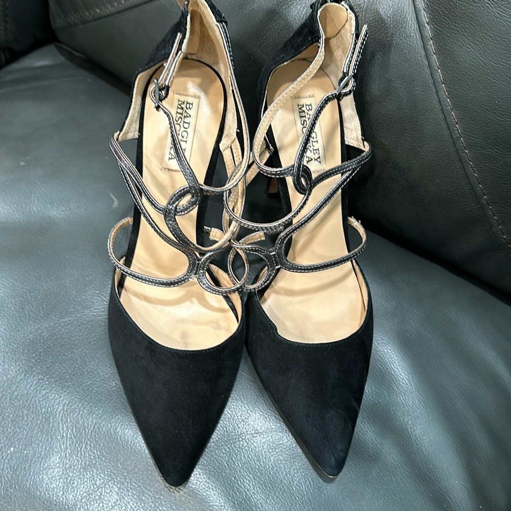 Badgley Mischka | Shoes | Badgley
Mischka Suede Pumps